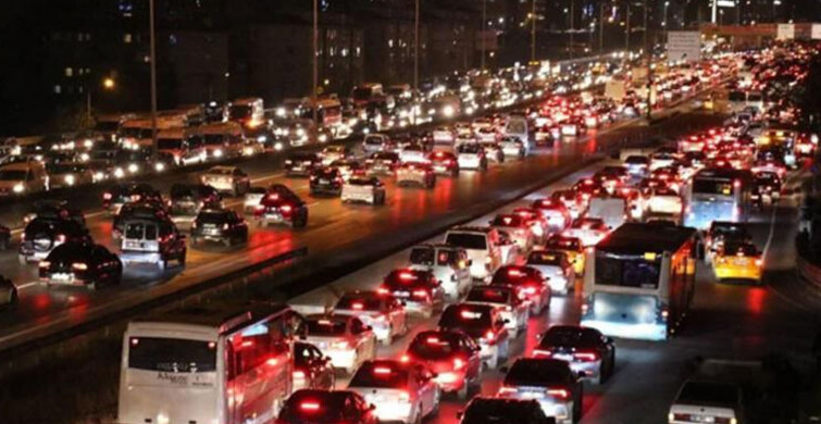 İstanbul'un Trafik Çilesi Bitmiyor, Yeni Haftanın İlk Günü Trafik Yoğunluğu Yüzde 57 Olarak Açıklandı!