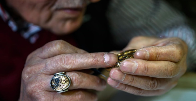 İstanbul'un Usta Saatçisi: Arif Kocaman'ın 58 Yıllık Hikayesi