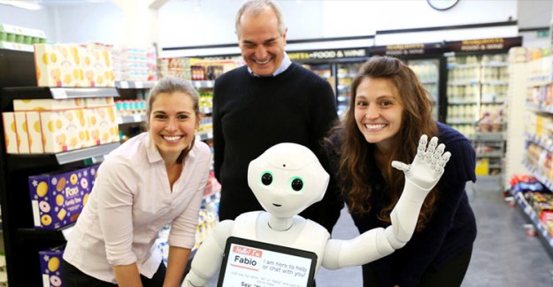 İşten Kovulan İlk Robot Fabio !