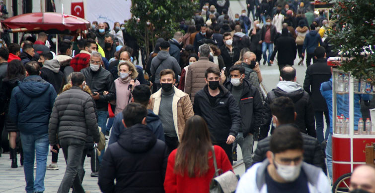 İstiklal Caddesi Hafta Sonunu Yoğun Geçirdi