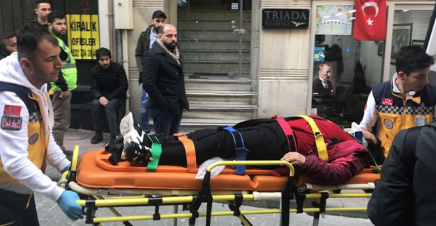 İstiklal Caddesi'nde Bir Turiste Taksi Çarptı