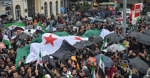 İstiklal Caddesi'nde İdlib Protestosu