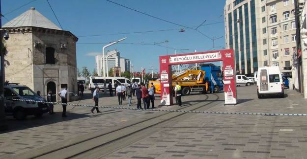 İstiklal Caddesi'nde Zabıtalar Arasında Tansiyon Yükseldi