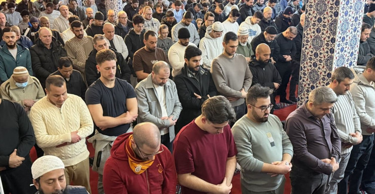 İsveç'te Ramazan'ın İlk Teravih Namazı Kılındı