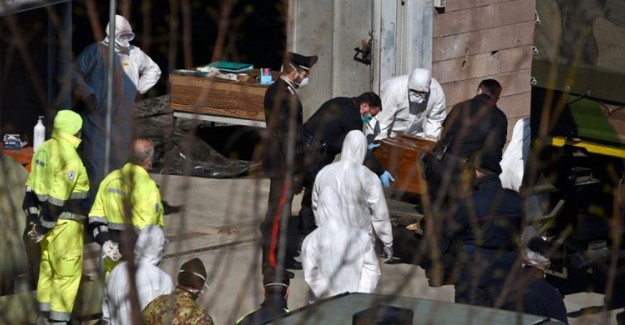 İtalya'da Coronavirüsten Ölenlerin Sayısı 8 Bin 165'e Yükseldi