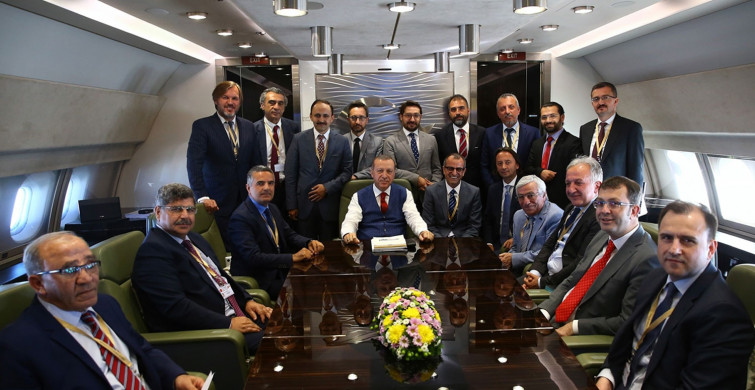 İtalya'da Düzenlenen G20 Zirvesi Sonrası Türkiye'ye Dönüş Yapan Başkan Erdoğan, Gazetecilerin Sorularını Yanıtladı