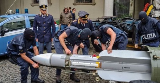 İtalya’daki Neo-Nazi Operasyonunda Füze Ele Geçirildi !