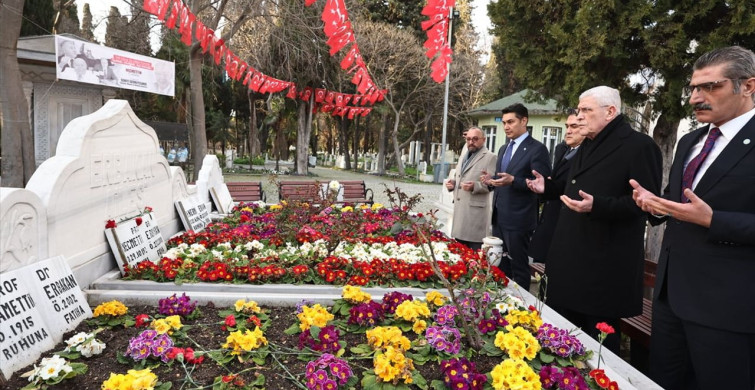 İYİ Parti Genel Başkanı Dervişoğlu, Necmettin Erbakan'ı Kabri Başında Andı