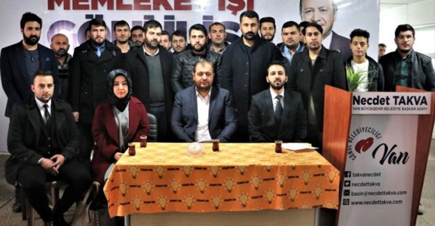 İYİ Parti Van İl Gençlik Kolları Başkanı Özal Beysum ve 24 Partili İstifa Ederek AK Parti'ye Geçti