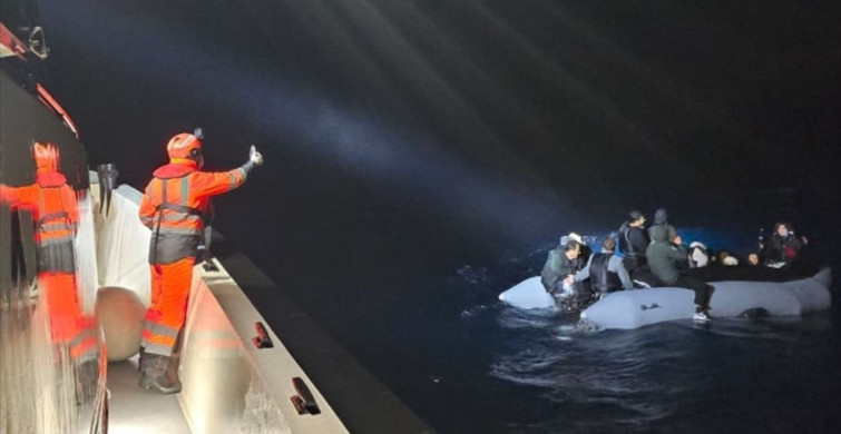İzmir Açıklarında Düzensiz Göçmen Kurtarma Operasyonu