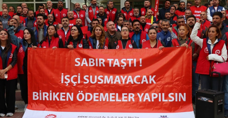 İzmir Büyükşehir Belediyesi İşçilerinden Sosyal Haklar İçin Oturma Eylemi
