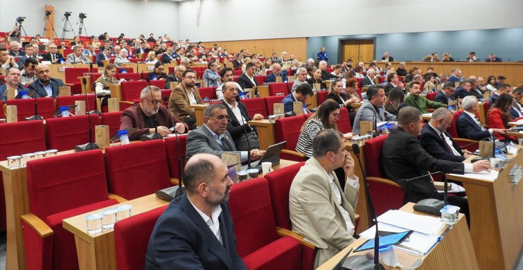 İzmir Büyükşehir Belediyesi'nden 3.84 Milyar Lira Borçlanma Yetkisi