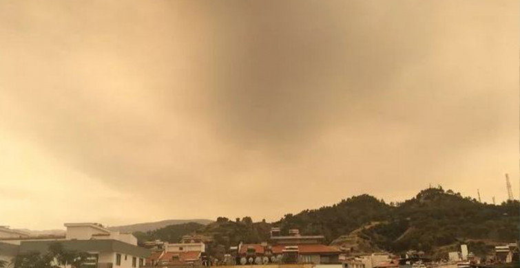 İzmir, Çanakkale ve Manisa'da Gökyüzünde Dumanlar Gökyüzünü Kapladı