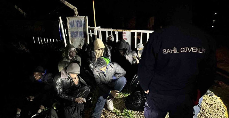 İzmir Foça'da 27 Düzensiz Göçmen Yakalandı