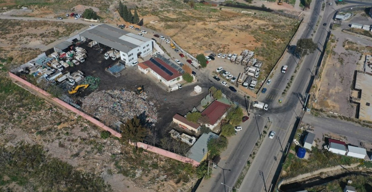 İzmir Karabağlar'da Çöp Depolama Tepkisi