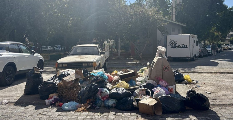 İzmir Karşıyaka'da Çöp Krizi