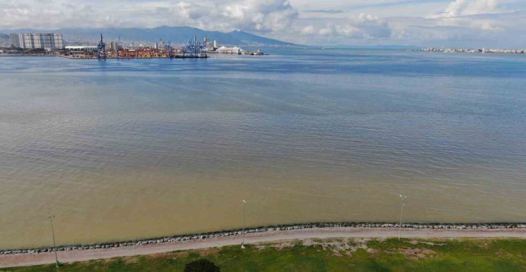 İzmir Körfezi'nde Sağanak Yağışın Etkileri