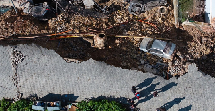 İzmir Menemen'de İstitinat Duvarı Çöktü: 2 Bina ve 6 Araç Hasar Gördü