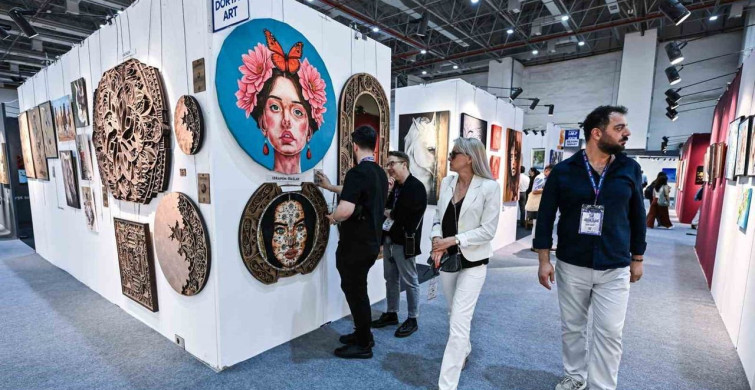 İzmir Sanat Fuarı Yüzlerce Sanatçıyı Ağırlıyor