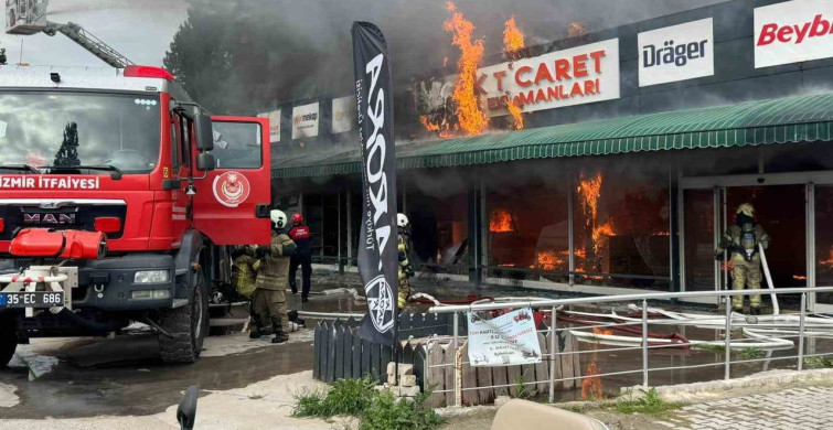 İzmir Torbalı'da Yangın: İş Güvenliği Ekipmanları Satan İşletme Alev Alev