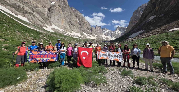 İzmir trekking kulübü Hakkari’de doğa kampı düzenledi