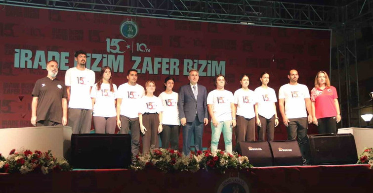 İzmir'de 15 Temmuz Demokrasi ve Milli Birlik Günü anma etkinliği gerçekleştirildi