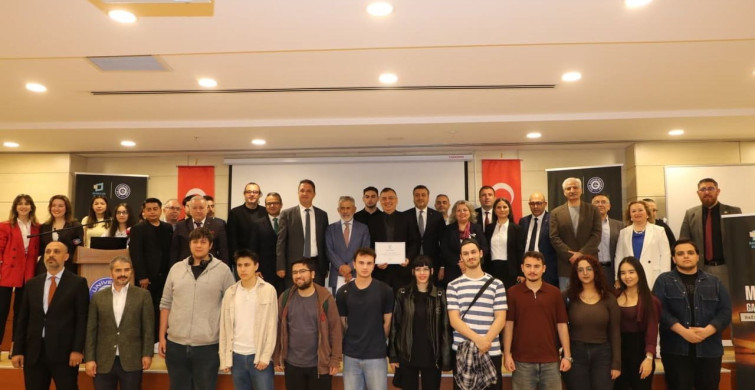 İzmir'de 15 Temmuz Manşetleri Gazetecilik Atölyesi Düzenlendi