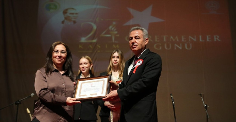 İzmir'de 24 Kasım Öğretmenler Günü Kutlamaları