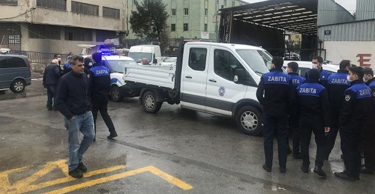 İzmir'de 3 Zabıta Memuru Denetim Sırasında Saldırıya Uğradı