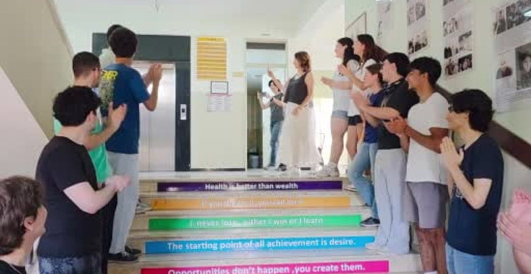 İzmir'de 34 yıllık öğretmene duygusal veda