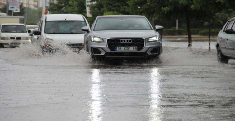 İzmir'de Altyapı Sorunu: Dükkan ve İşyerlerine Su Bastı