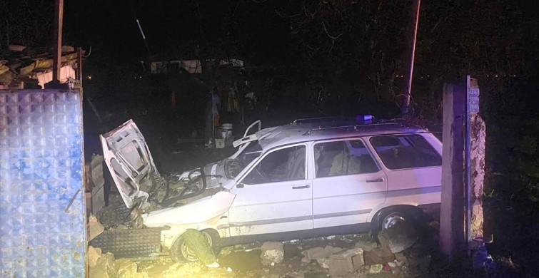 İzmir'de Bahçe Duvarına Çarpan Otomobilde Tragedya