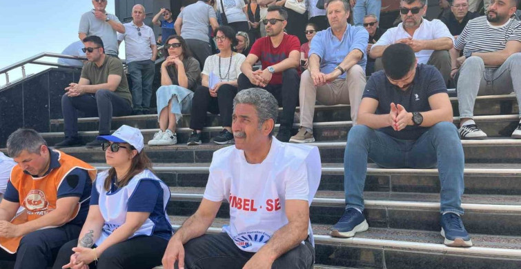 İzmir'de Belediye Memurlarından 'İş Bırakma' Eylemi