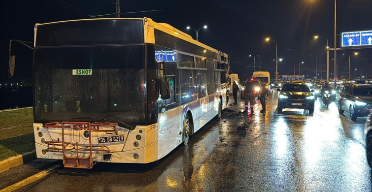 İzmir'de Belediye Otobüsü Yangını