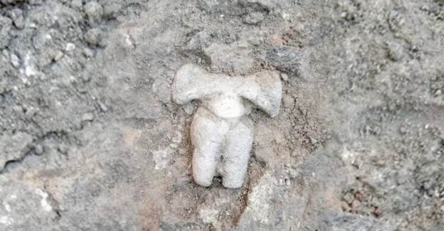 İzmir'de Bulunan 8 Bin 200 Yıllık Heykelcik Gülümsetti