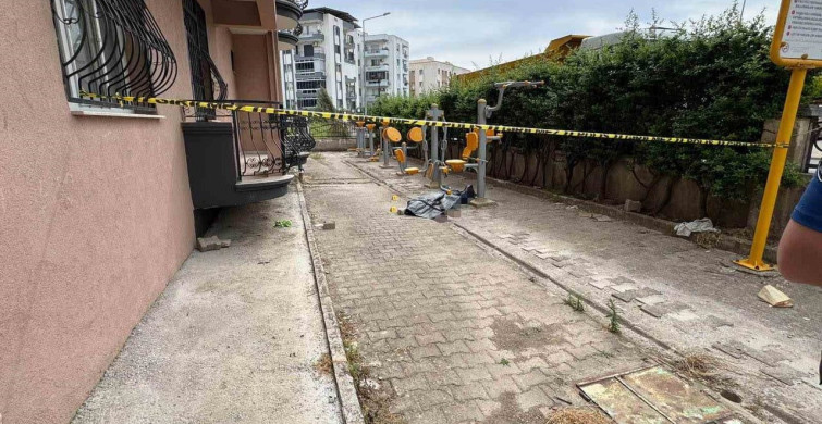 İzmir'de Cam Silerken Düşen Adam Hayatını Kaybetti
