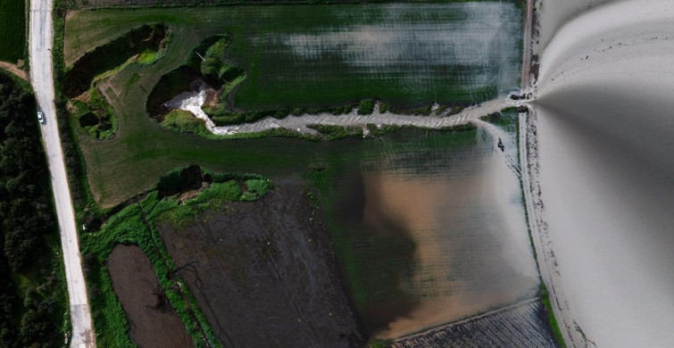 İzmir'de Çiftçiler Yağmur Sularını Yer Altına Aktarıyor