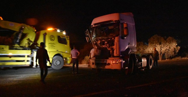 İzmir'de Feci Kaza Sonucunda 5 Kişi Yaralı