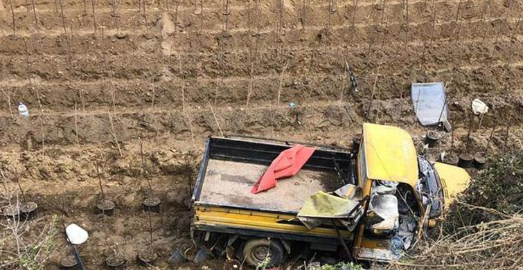 İzmir'de Kamyonet Devrildi: 11 Kişi Yaralandı