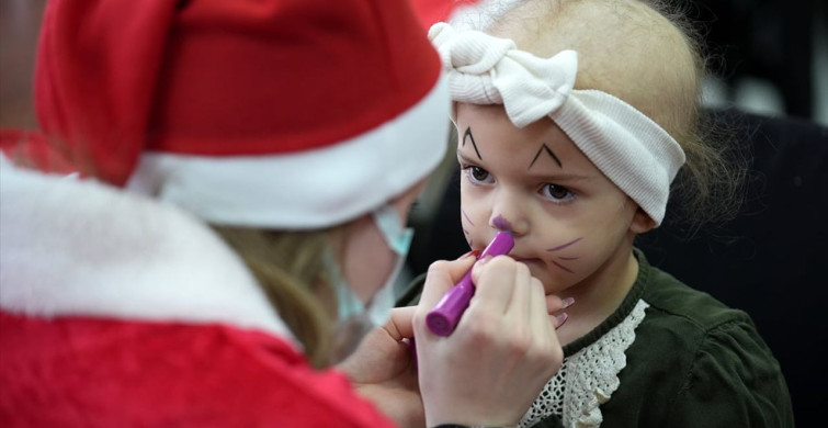 İzmir'de Kanser Tedavisi Gören Çocuklar İçin Neşeli Yeni Yıl Etkinliği