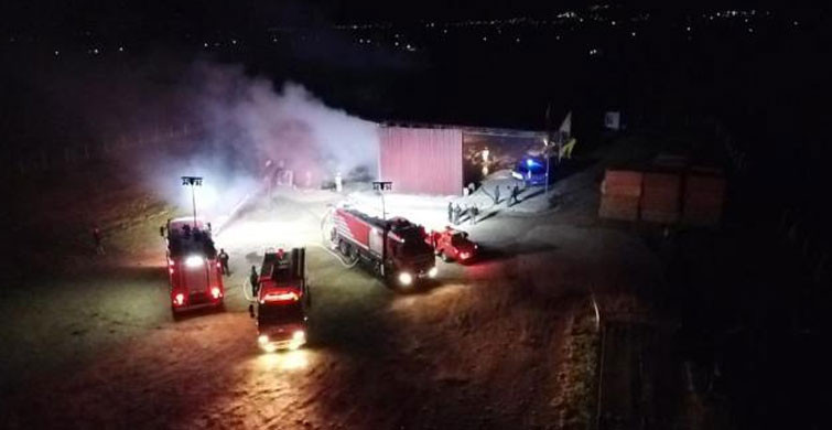 İzmir'de Korkutan Yangın: Binlerce Saman Kül Oldu