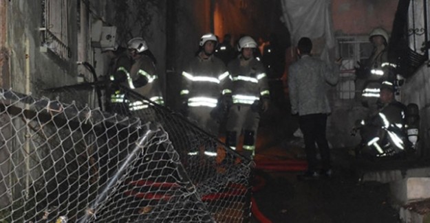 İzmir'de Meydana Gelen Yangında Bir Kişi Yanarak Öldü!