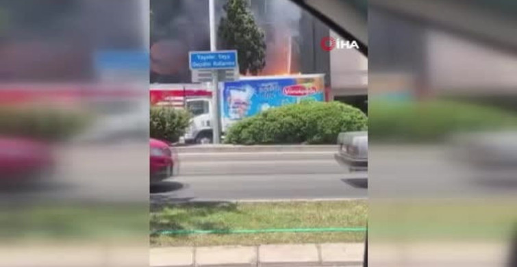 İzmir'de mobilya mağazasında yangın