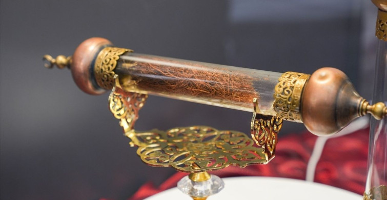 İzmir'de Mukaddes Emanetler Sergisi Açıldı