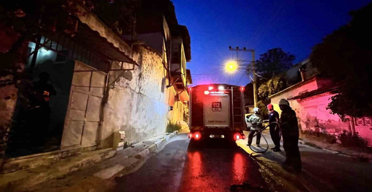 İzmir'de odun ateşinden çıkan yangın kontrol altına alındı