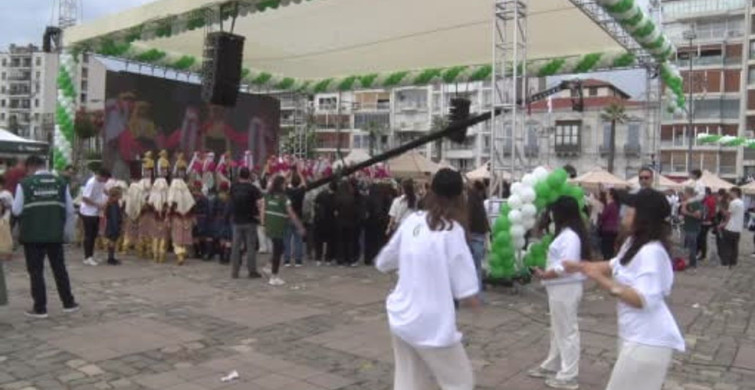 İzmir’de öğrenciler yeşilay bağımsızlık festivalinde buluştu