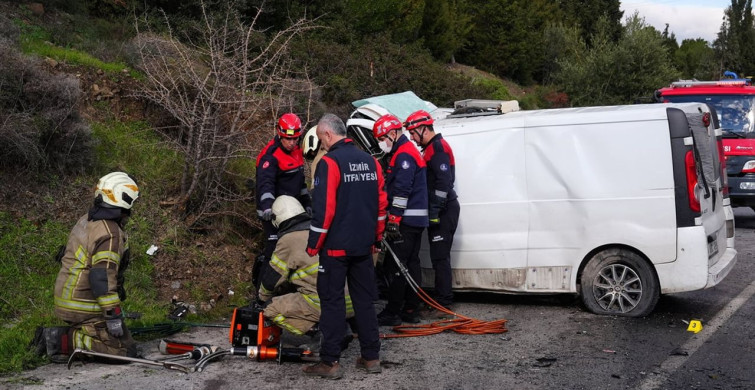 İzmir'de Otobüs ve Panelvan Çarpıştı: 1 Ölü, 8 Yaralı