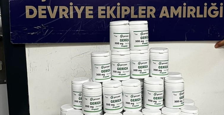 İzmir'de Polisten Kaçan Zanlının Uyuşturucu Hapları Ele Geçirildi