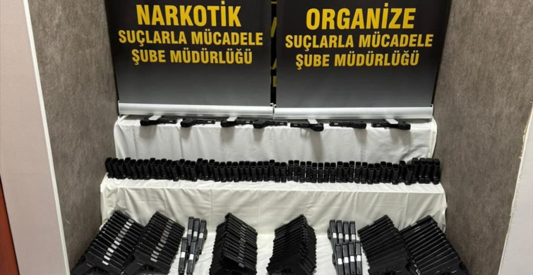 İzmir'de Ruhsatsız Tabancalar Ele Geçirildi