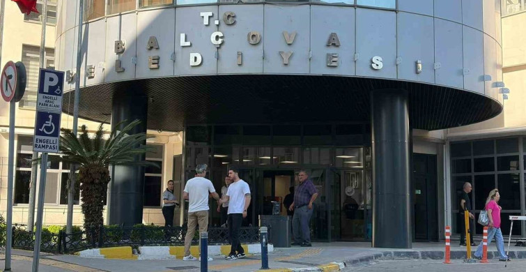İzmir’de Seferihisar Belediyesine 3’üncü dalga operasyonu